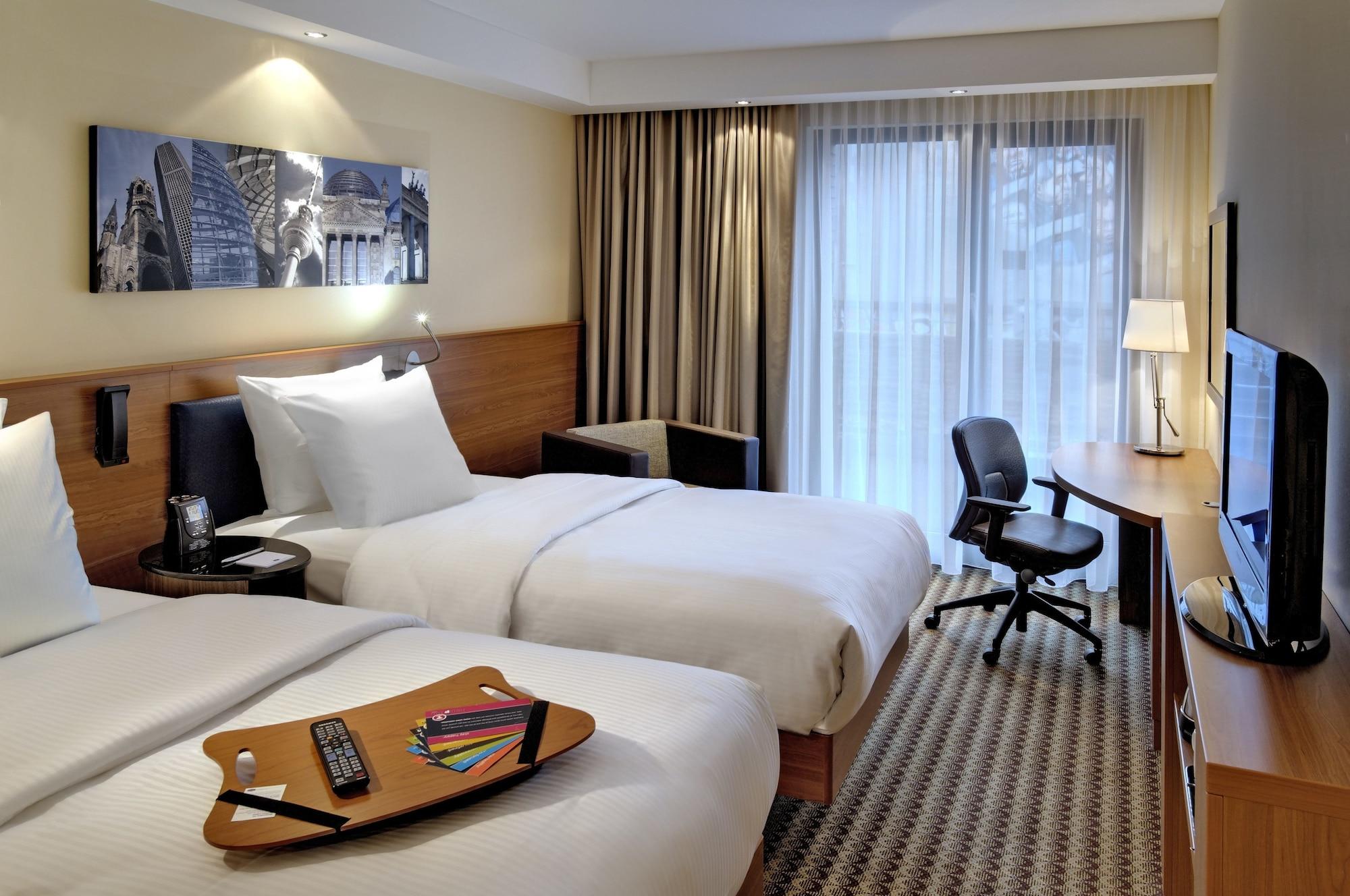 แฮมป์ตัน บาย ฮิลตัน เบอร์ลิน ซิตี้ เวสต์ Hotel ภายนอก รูปภาพ
