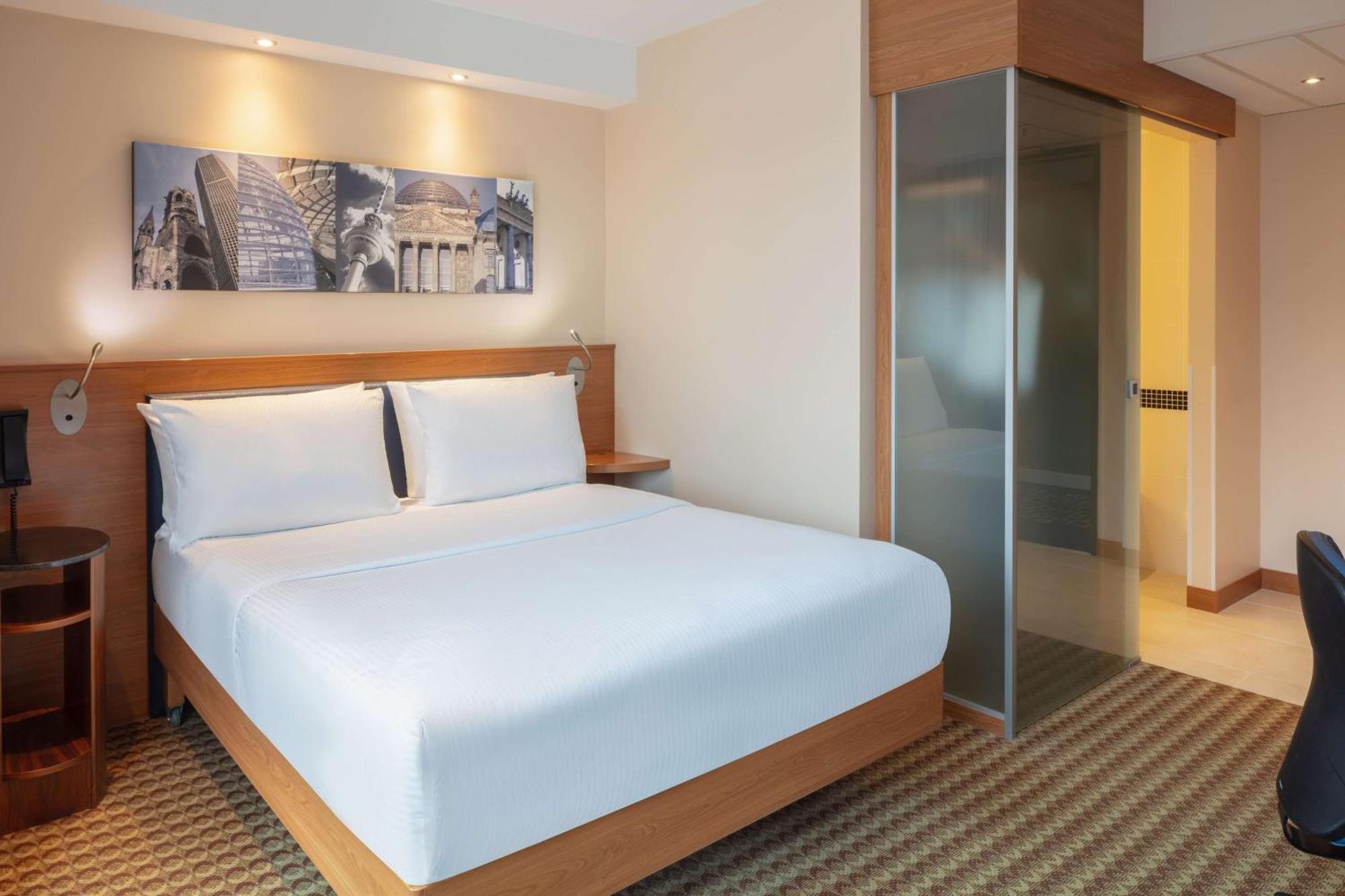 แฮมป์ตัน บาย ฮิลตัน เบอร์ลิน ซิตี้ เวสต์ Hotel ภายนอก รูปภาพ