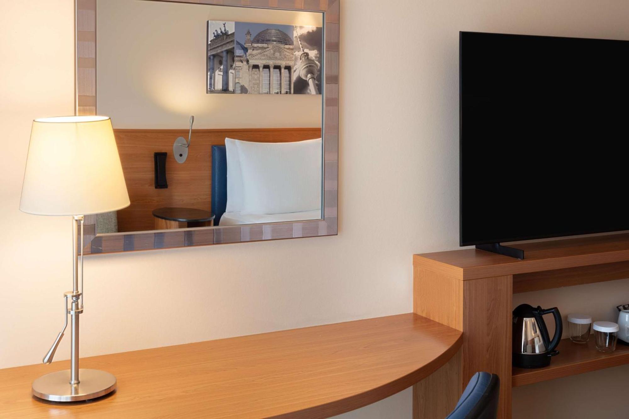 แฮมป์ตัน บาย ฮิลตัน เบอร์ลิน ซิตี้ เวสต์ Hotel ภายนอก รูปภาพ
