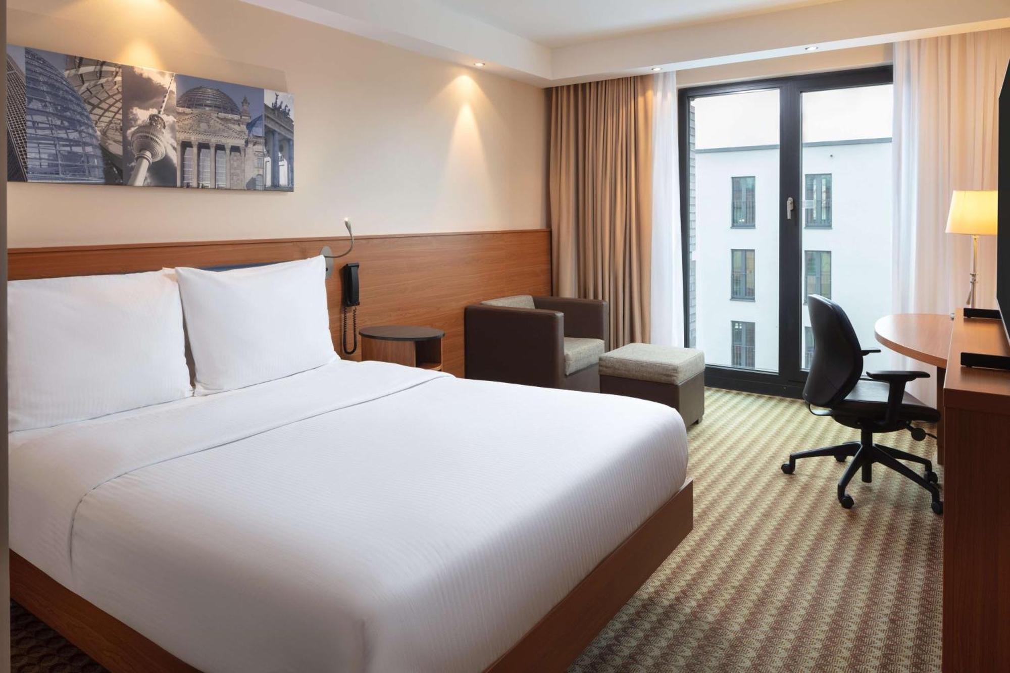 แฮมป์ตัน บาย ฮิลตัน เบอร์ลิน ซิตี้ เวสต์ Hotel ภายนอก รูปภาพ