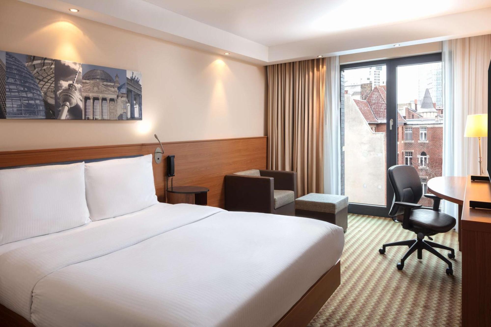 แฮมป์ตัน บาย ฮิลตัน เบอร์ลิน ซิตี้ เวสต์ Hotel ภายนอก รูปภาพ